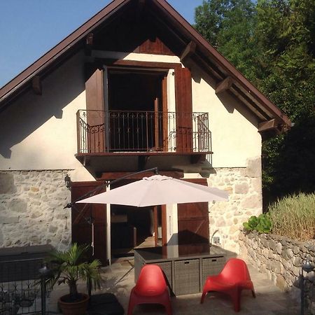 Chambres d'hôtes des lodges de la Cascade Yenne Exterior foto