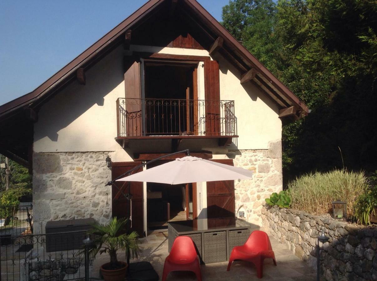 Chambres d'hôtes des lodges de la Cascade Yenne Exterior foto